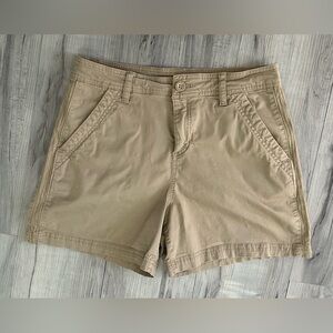 EDDIE BAUER Khaki Chino SHORTS Size 8 4.5" Inseam Taupe Specially‎ Dyed Stretch